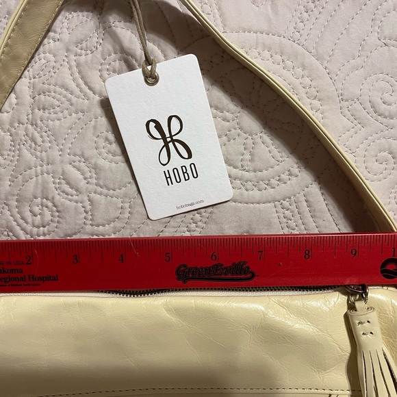 HOBO "KOLE" purse, beautiful butter color, 100%genuine leather, NWT, dust cover. - Picture 6 of 6